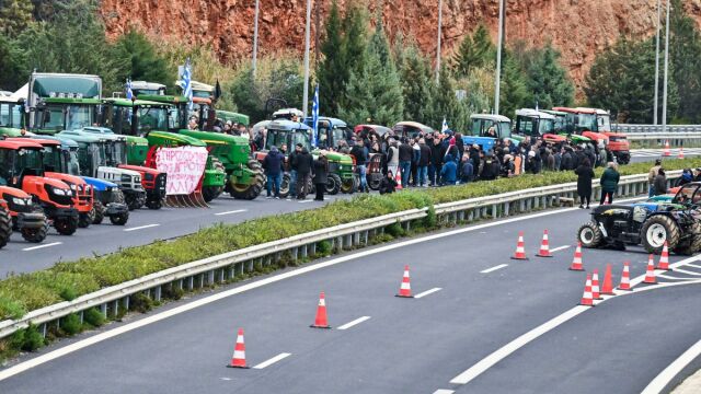 Μπλόκα αγροτών: Κλείνουν την Εθνική και τους παρακαμπτήριους στη Νίκαια Λάρισας την ώρα της συνάντησης με Μητσοτάκη - Πολύωροι αποκλεισμοί και σε τελωνεία