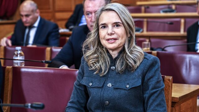 Η χοντροκομμένη μαντινάδα της Αποστολάκη στην κοπή της πίτας του Συλλόγου Κρητών Πεύκης που πρόσβαλε τους παρευρισκόμενους