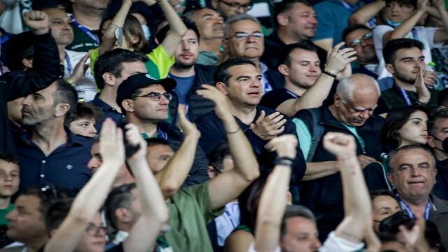 Στις εξέδρες της Ευρώπης ο Τσίπρας: Από την πολιτική στο Europa League - Στη Βουδαπέστη με τον γιο του για τον Παναθηναϊκό - Το παρασκήνιο