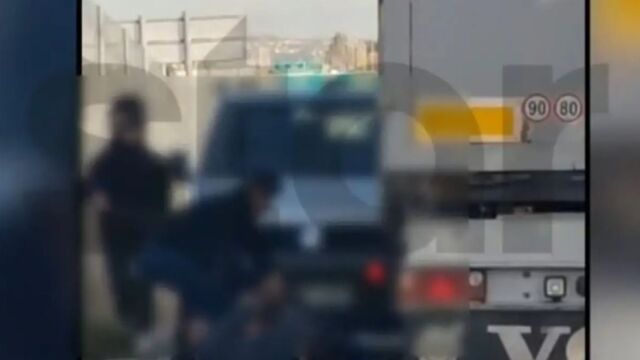 Άγριο ξύλο στη Λυκόβρυση: Οδηγοί πιάστηκαν στα χέρια για την προτεραιότητα (Βίντεο)