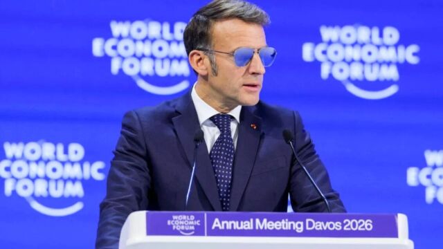 Viral η εμφάνιση του Μακρόν με τα γυαλιά των 700 ευρώ - Εκτοξεύτηκαν οι πωλήσεις και οι μετοχές