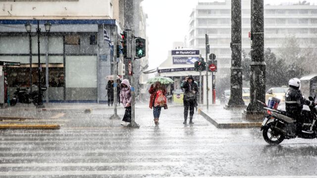 Προ των πυλών νέα ισχυρή κακοκαιρία: Βροχές και χιόνια από το Σάββατο, πότε οι καταιγίδες θα χτυπήσουν την Αττική - Οι έξι κόκκινες περιοχές (Βίντεο)