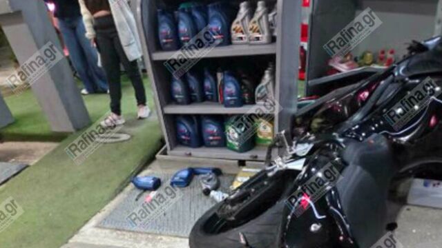 Τροχαίο δυστύχημα στο Πικέρμι: Νεκρός ένας πεζός - Η μηχανή καρφώθηκε σε βενζινάδικο (Εικόνες & βίντεο)