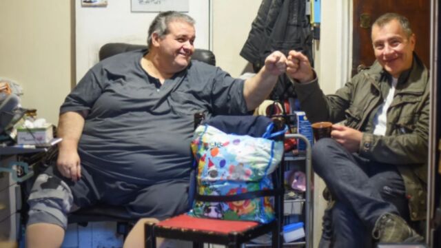 Κώστας Μακέδος: Καθηλωμένος σε καρέκλα ο ηθοποιός που μεσουράνησε στα 80's - Η μάχη του με την παχυσαρκία