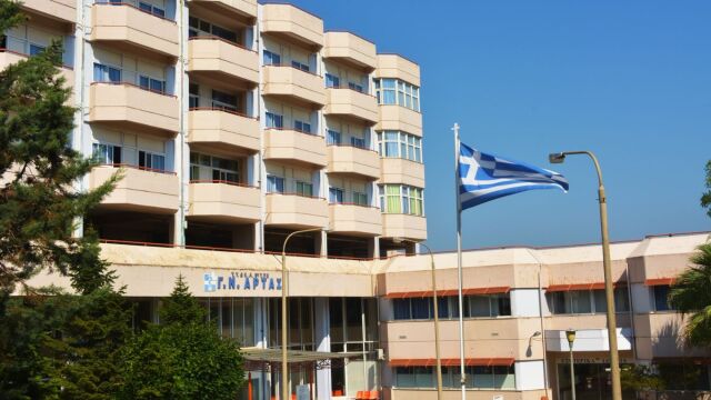 Τραγωδία στην Άρτα: Μάχη έδωσαν οι γιατροί για την 35χρονη μητέρα που πέθανε λίγες ημέρες αφού γέννησε το δεύτερο της παιδί - Κατέρρευσε με δύσπνοια, οι πρώτες εκτιμήσεις