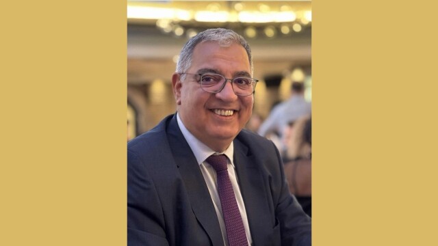 ΠΑΣΟΚ: Επιμένει το μέλος της Επιτροπής Διεύρυνσης και πυροβολεί εκ νέου τον Βενιζέλο για τη συγκυβέρνηση με την Δεξιά