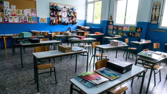 Απίστευτο περιστατικό στα Τρίκαλα: Προσήχθη γιαγιά μαθητή που επιτέθηκε στον διευθυντή του σχολείου επειδή διαφωνούσε με τους βαθμούς του εγγονού της