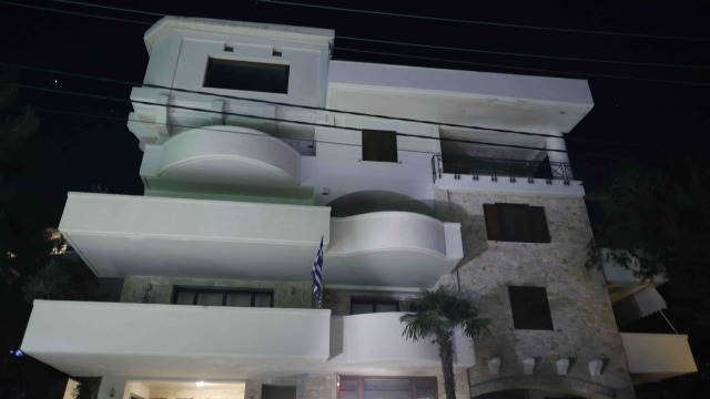 Βάρη: Χωρίς σφυγμό και πνοή έφτασαν στο Ασκληπιείο οι δύο άντρες που έχασαν την ζωή τους -  Για τιτάνιες προσπάθειες των γιατρών κάνει λόγο ο Μιχάλης Γιαννάκος