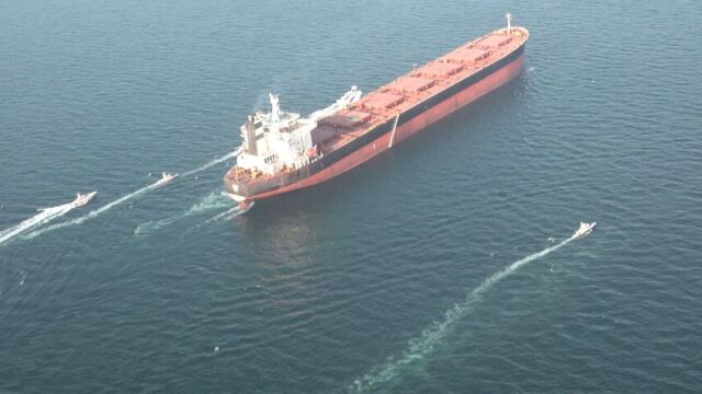 Φρουροί της Επανάστασης: Όποιος διώξει τους πρέσβεις των ΗΠΑ και του Ισραήλ από τη χώρα του, θα μπορεί να διελαύνει ελεύθερα τα Στενά του Ορμούζ