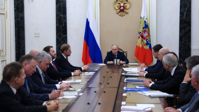 Politico: Ο Πούτιν και οι Ρώσοι αξιωματούχοι είναι πολύ πολύ χαρούμενοι - Η επίθεση στο Ιράν που ξεκλείδωσε την κάνουλα για το πετρέλαιο