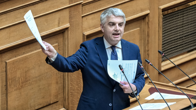 Ο Οδυσσέας Κωνσταντινόπουλος παραδίδει την έδρα του στο ΠΑΣΟΚ - Συντασσόμουν πάντα με την πλειοψηφία του κόμματός μου