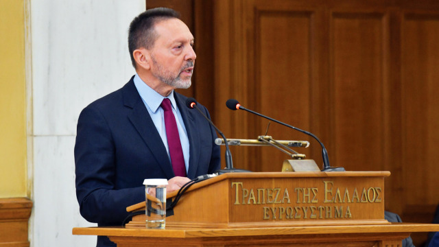O εκνευρισµός Σάλλα για την ανανέωση Στουρνάρα, το σενάριο εκλογών τον Ιούνιο του 2027 και ο ενισχυμένος ρόλος του Μιχάλη Μπεκίρη
