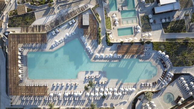 ELLA RESORTS: Συμφωνία χρηματοδότησης 710 εκατ. ευρώ από την Πειραιώς