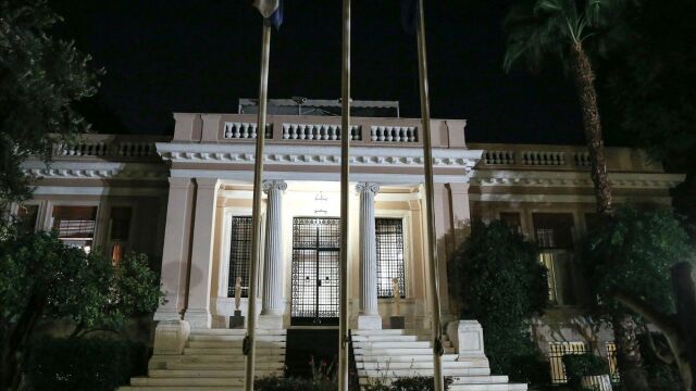 Ο πόλεμος, τα κόμματα και η επέλαση της ακρίβειας: Πολιτικοί υπό πίεση και η ασφάλεια των πολιτών στο στόχαστρο