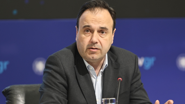 Παπαστεργίου: Πιο αυστηρό πλαίσιο για την προστασία των ανηλίκων για αλκοόλ και καπνικά - Μέτρα και για τα social media (Βίντεο)