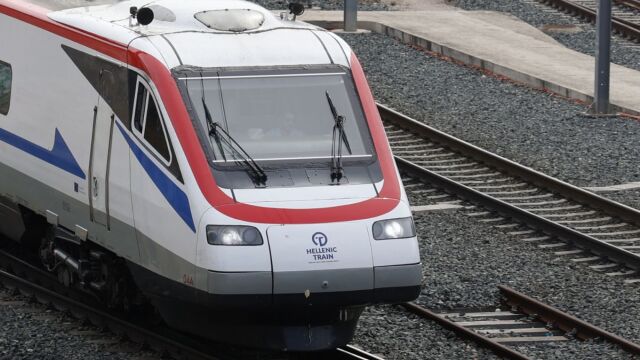 Αποκαταστάθηκε η σιδηροδρομική κυκλοφορία στο τμήμα Αθήνα - Άγιοι Ανάργυροι μετά τη φωτιά στη Λιοσίων