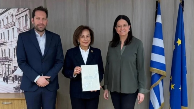 Κεραμέως για ίση αμοιβή: Στόχος η εξάλειψη του μισθολογικού χάσματος ανδρών και γυναικών