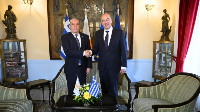 Συνάντηση Δένδια με Πάλμα: 