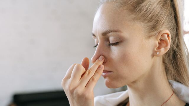 Μην πας δουλειά την επόμενη μέρα - Σε πόσες ώρες σταματάει η ανάσα να μυρίζει από το σκόρδο