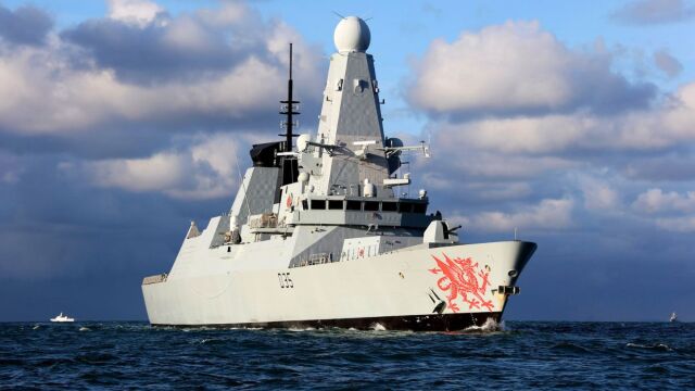 Τhe Times: Το Βρετανικό Ναυτικό ετοιμάζεται να ηγηθεί συμμαχίας για το άνοιγμα των Στενών του Ορμούζ