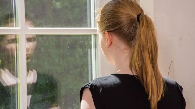 Δεν είναι αδιαφορία: Γιατί κάποια παιδιά απομακρύνονται από τους γονείς τους - Αυτά που λένε οι ψυχολόγοι δεν θα σου αρέσουν