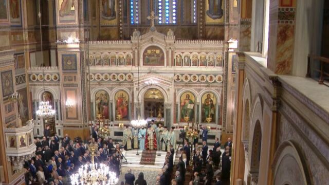 Σε εξέλιξη η δοξολογία στη Μητρόπολη για την 25η Μαρτίου - Δείτε live