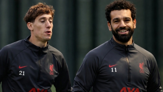 Ο Τσιμίκας αποχαιρετά τον Σαλάχ: 