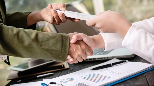 Τράπεζες: Υψηλό 15ετίας σε καταθέσεις επιχειρήσεων και νοικοκυριών το 2025