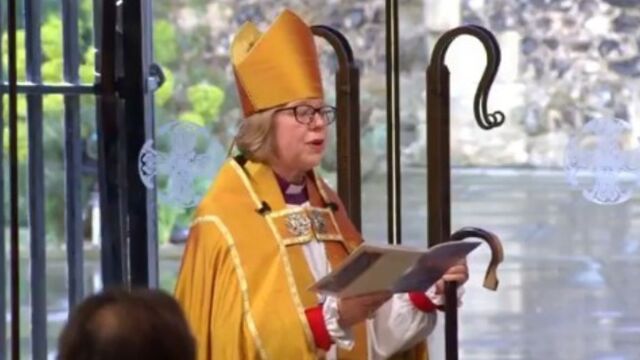 Ιστορικές στιγμές για την Εκκλησία της Αγγλίας: Ενθρονίστηκε η πρώτη γυναίκα Αρχιεπίσκοπος του Καντέρμπουρι (Βίντεο)