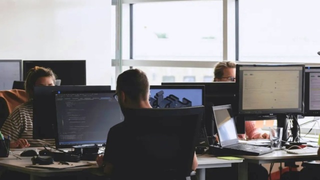 ΓΣΕΕ: Η περιορισμένη αύξηση του κατώτατου μισθού δεν μπορεί να αντισταθμίσει την υποχώρηση της πραγματικής αγοραστικής δύναμης