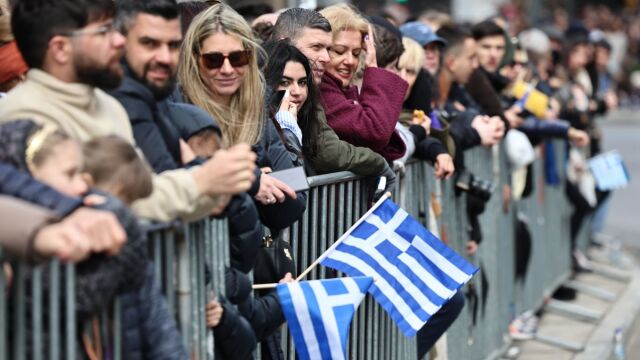 Σάλος στον Βόλο: Καταγγελία για μαθητές που φώναξαν συνθήματα υπέρ της Χρυσής Αυγής στην παρέλαση της 25ης Μαρτίου