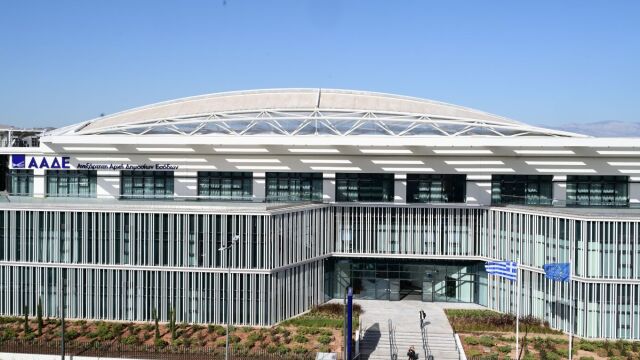 ΑΑΔΕ: Ψηφιοποιείται η άρση κατασχέσεων, ταχύτερη αποδέσμευση λογαριασμών οφειλετών - Τι αλλάζει την 1η Απριλίου