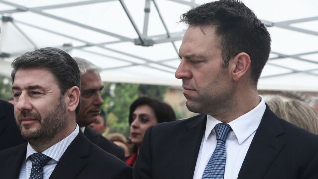 Κορυφαίο στέλεχος του κόμματος Κασσελάκη... παρακαλά να γυρίσει στο ΠΑΣΟΚ - Τι ανησυχεί τον Ανδρουλάκη