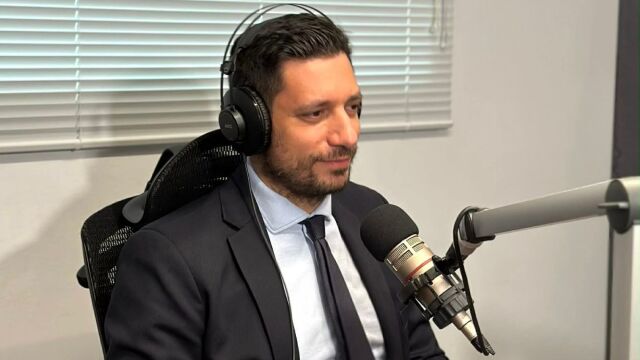 Κυρανάκης στα Παραπολιτικά 90,1: 125 νέα ηλεκτρικά λεωφορεία έρχονται στον Πειραιά την Τετάρτη, νέος συρμός του Ηλεκτρικού μετά το Πάσχα - Η Κωνσταντοπούλου επενδύει στη λογική του 