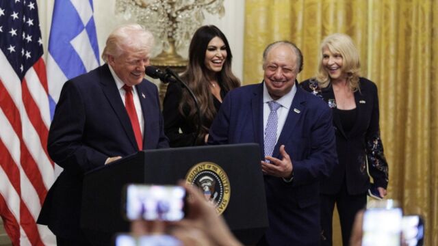 Ο Τραμπ τα βρήκε 