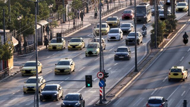Έρχονται τα τέλη κυκλοφορίας με τον μήνα: Ανοίγει 1η Απριλίου το myCAR για άρση ακινησίας οχημάτων