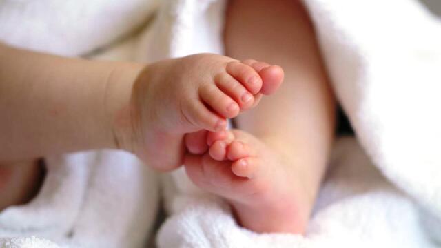 Θρίλερ με το βρέφος στην Πάτρα: Ποιος εντόπισε το παιδί - Αρνείται να μιλήσει η μητέρα του