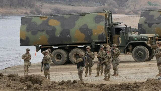 WSJ: Ο Τραμπ σκέφτεται να στείλει άλλους 10.000 στρατιώτες στη Μέση Ανατολή - Νέα σενάρια για χερσαία επιχείρηση