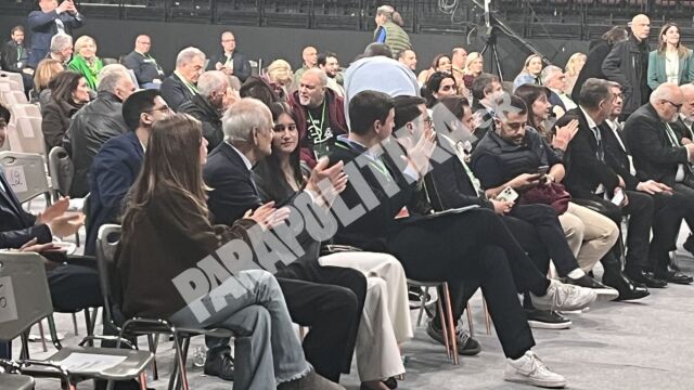 Συνέδριο ΠΑΣΟΚ: Με τη νέα γενιά και μέλη της σπουδάζουσας ο Απόστολος Κακλαμάνης