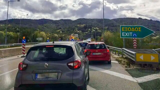 Διπλό τροχαίο δυστύχημα με δύο νεκρούς στην Εγνατία Οδό: Κλειστός ο αυτοκινητόδρομος και στα δύο ρεύματα (Βίντεο)