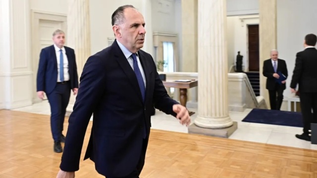 Παρέμβαση Γεραπετρίτη σε Αραγτσί για τα ελληνικά πλοία: Εγγυηθείτε την ασφάλειά τους