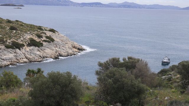 Λιμανάκια Βουλιαγμένης: Ολοκληρώθηκε η επιχείρηση ανάσυρσης της σορού του 34χρονου δύτη (Εικόνες & Βίντεο)