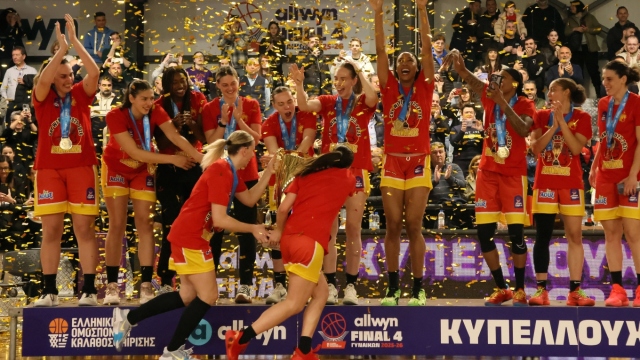 Κύπελλο Μπάσκετ Γυναικών: Η απονομή του τροπαίου στον Αθηναϊκό (Βίντεο)