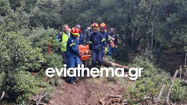 Εύβοια: Επιχείρηση διάσωσης αναβάτη μηχανής σε δύσβατη περιοχή - Tραυματίστηκε στο πόδι (Βίντεο)