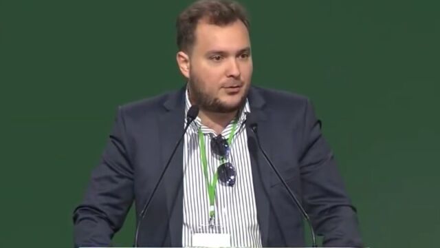 Στέργιος Κωνσταντίνου στο συνέδριο ΠΑΣΟΚ:  Πρέπει σήμερα να είμαστε το αύριο που θέλουμε να εμπνεύσουμε (Βίντεο)