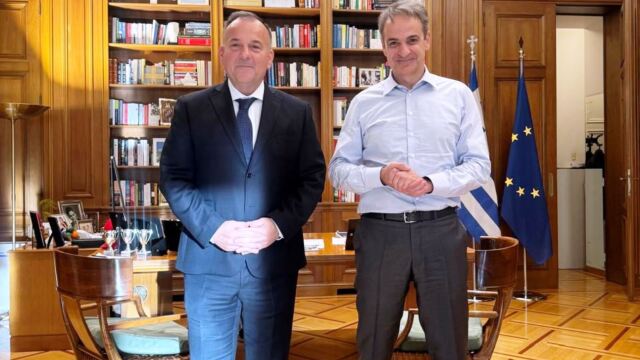 Συνάντηση Γιάννη Παππά με τον Κυριάκο Μητσοτάκη - Στο επίκεντρο η περαιτέρω ενίσχυση της ανάπτυξης και της καθημερινότητας των νησιωτών