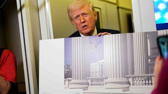 Ντόναλντ Τραμπ: Χτίζεται στρατιωτικό συγκρότημα κάτω από την αίθουσα χορού του Λευκού Οίκου (Εικόνες)