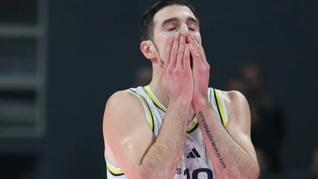 Φενέρμπαχτσε: Σοκ με τον τραυματισμό του Ντε Κολό - Άγνωστο το διάστημα που θα παραμείνει εκτός δράσης