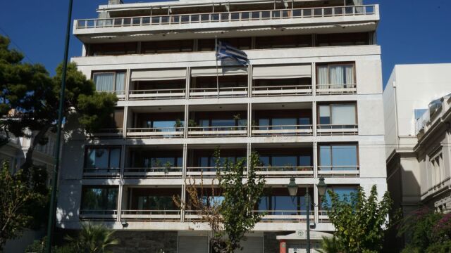 Καπνοί στο υπόγειο του Υπουργείου Εσωτερικών - Έσπευσε η Πυροσβεστική στο σημείο