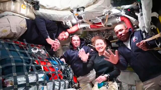 Το... Φεγγάρι ανοίγει την όρεξη: Τι τρώει το πλήρωμα του Artemis II ατενίζοντας τη Σελήνη (Βίντεο)